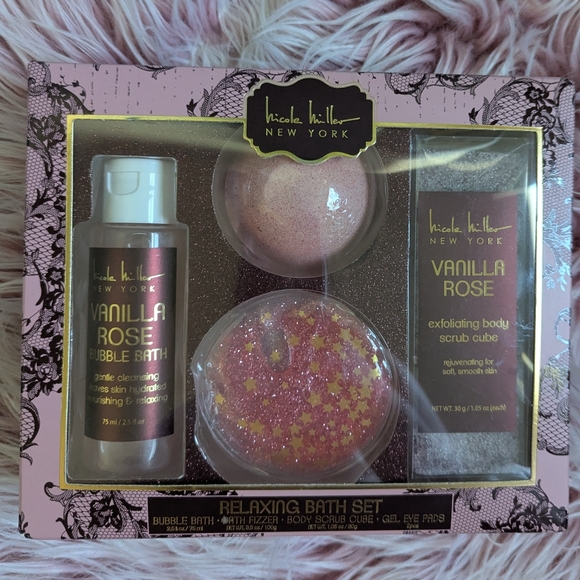 Nicole Miller Other - Nicole Miller Vanilla Rose Relaxing Bath Set